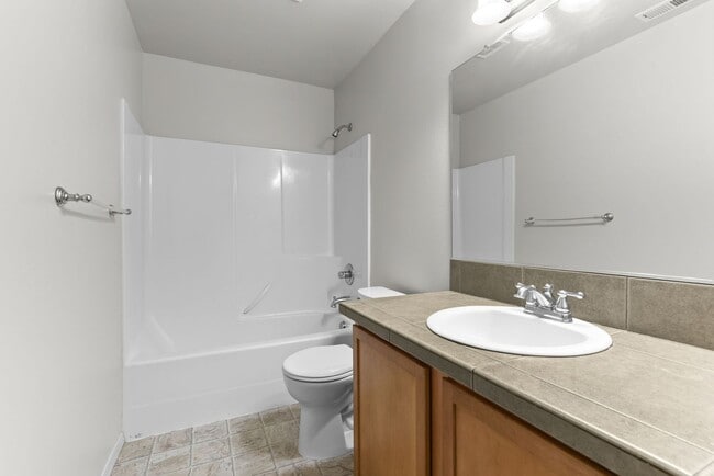 Building Photo - Available NOW Hillsboro End Unit Townhome Minutes to Intel Jones Farm, Costco, Parks 1 Small Pet OK