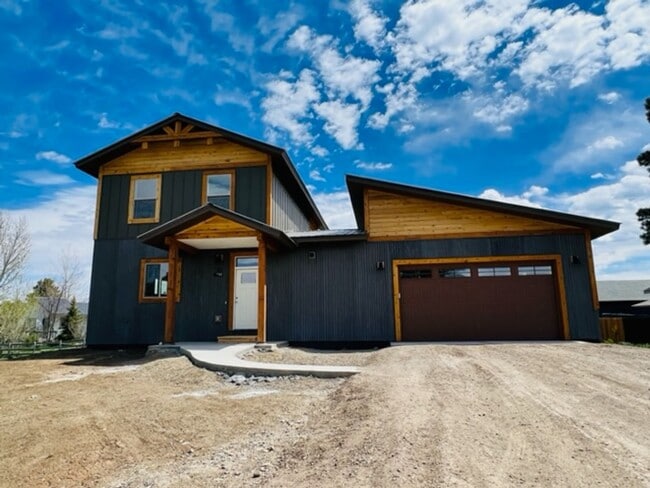 Brand New! Industrial Exterior Chic. 3 B... - Brand New!  Industrial Exterior Chic.  3 B...