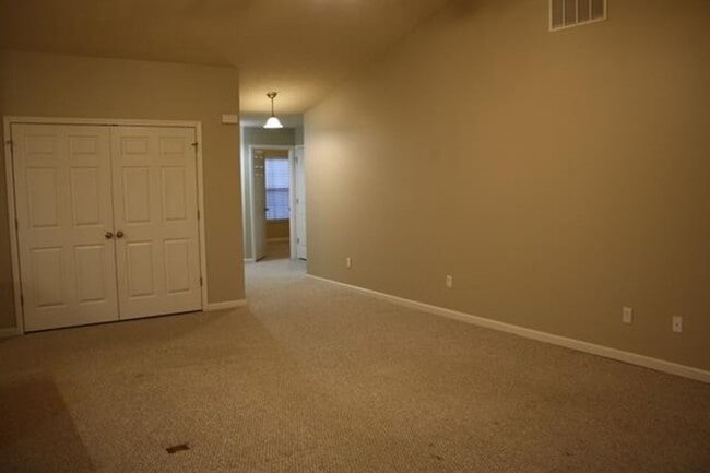 Building Photo - CUTE 3 BEDROOM IN COLONY PINES