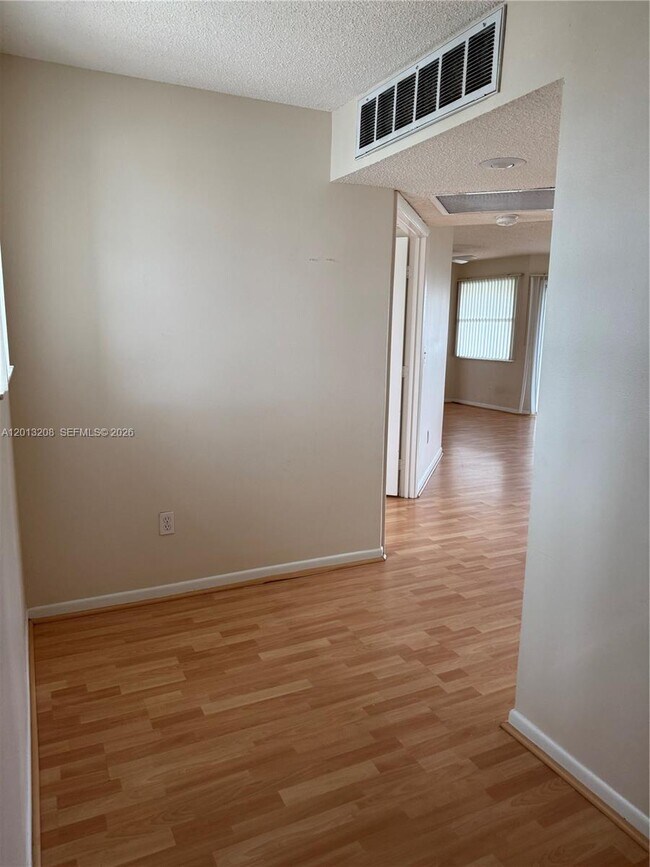 Building Photo - 2260 SE 27th Dr