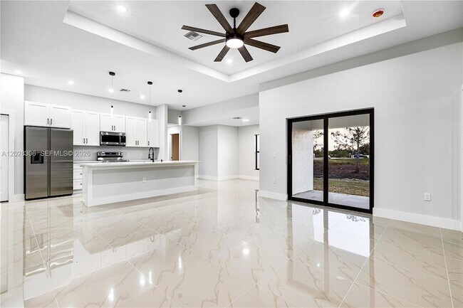 Building Photo - 450 Mercedes Ct