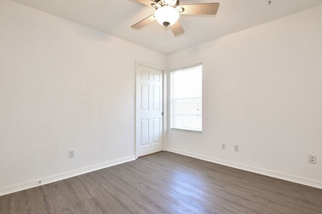 Building Photo - 9892 SW 95th Pl