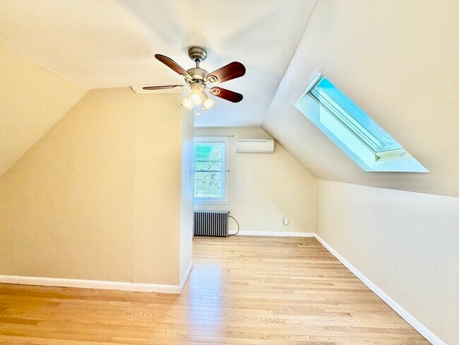 Building Photo - 12 Hall Pl