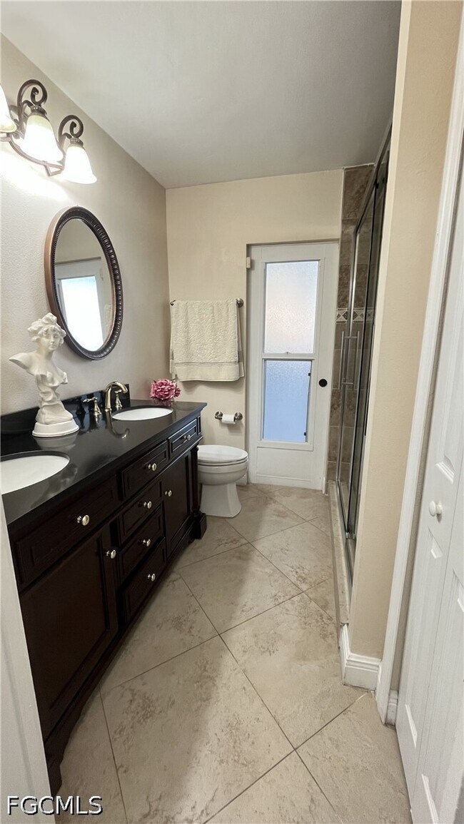 Building Photo - 213 SE 21st St