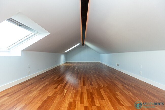 Building Photo - Potrero Hill: Remodeled Top Floor with City Views, Bonus Room & 2 Car Parking