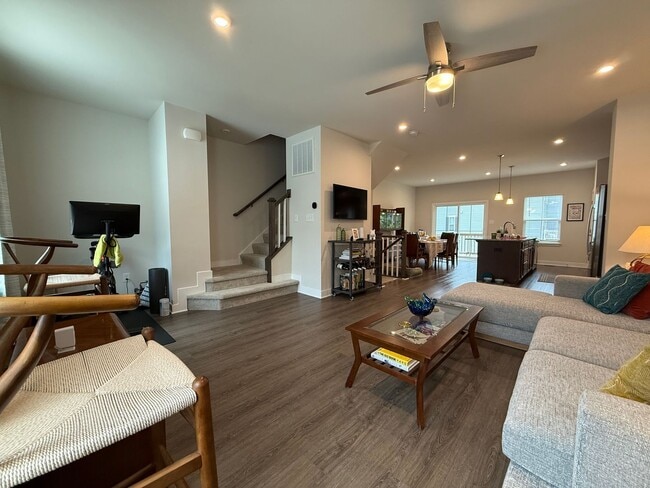 Building Photo - Legacy of Poquoson Townhome.