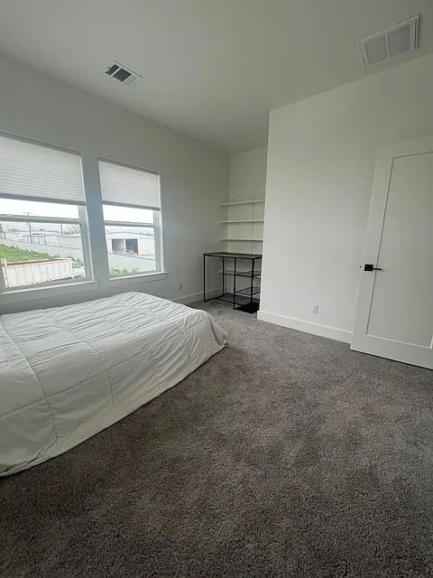 Building Photo - Room in House on Wellspring Loop