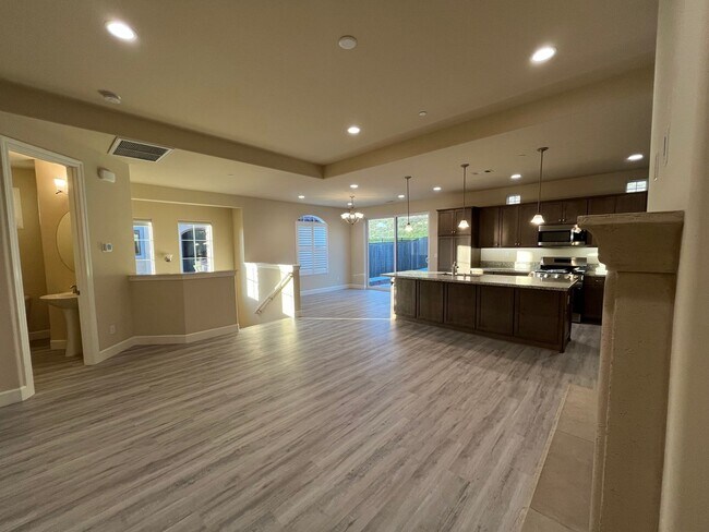 Building Photo - Spacious Home - Three Bedrooms w/garage TOSCANO Neighborhood in SLO