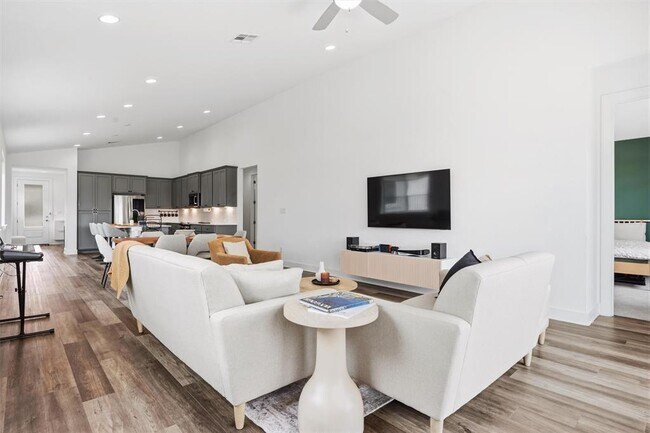 Building Photo - 1108 Chapote Ter