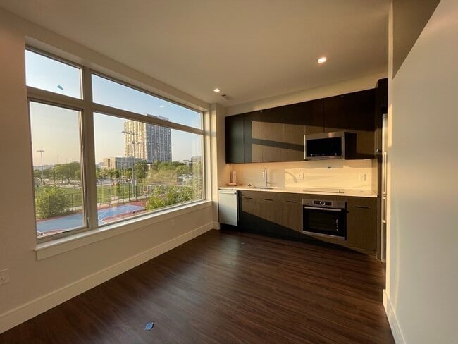 Building Photo - 99 Sumner St