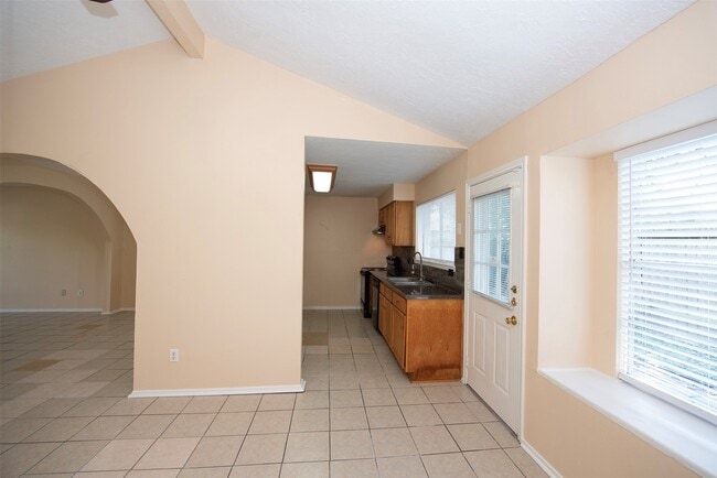 Building Photo - 4843 Beechaven St