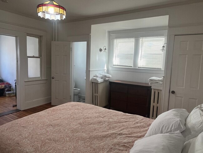 Building Photo - 25 Besch Ave