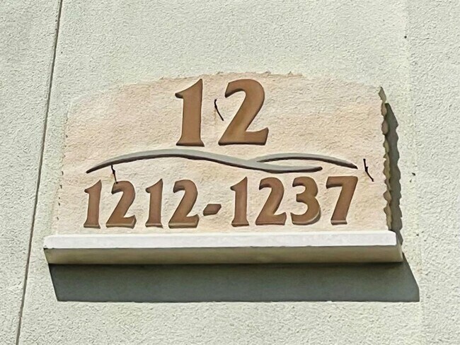 Building Photo - ** Get $500 off your move-in costs! Valid for new leases with a start date in 2025 **