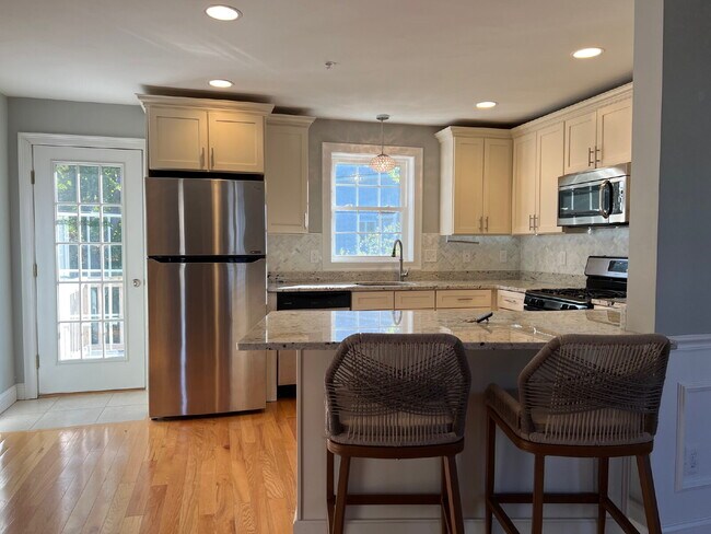 Primary Photo - Gorgeous and newly renovated townhouse-style condo in Salisbury, MA.