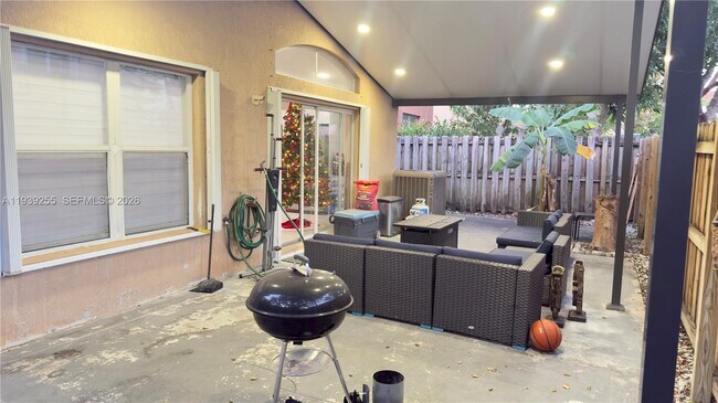 Building Photo - 2006 SE 14th Ct