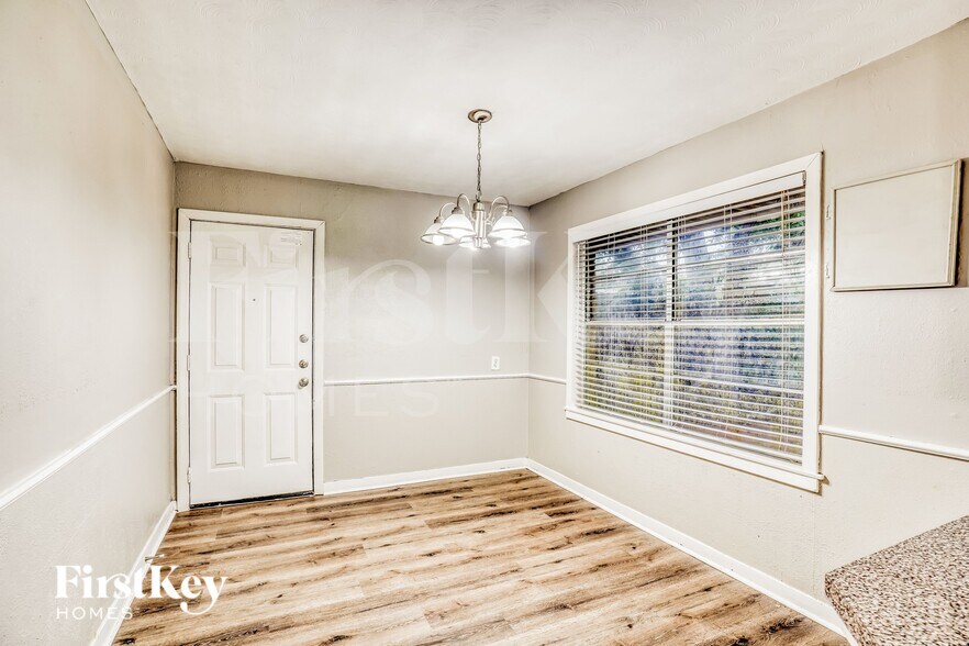 Building Photo - 1610 13th Ave N