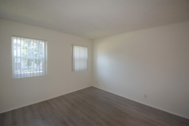 Building Photo - 6954