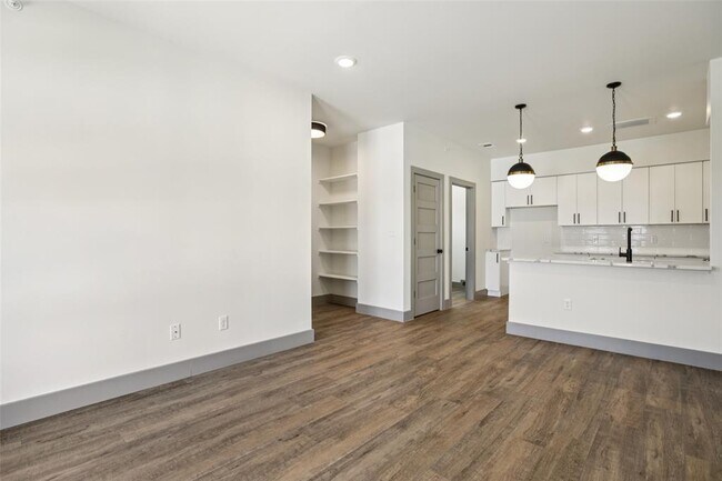 Building Photo - 2450 Wickersham Ln