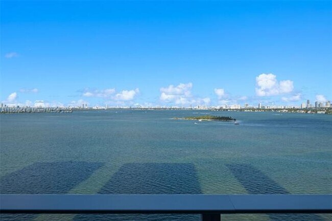 Building Photo - 700 NE 24th St