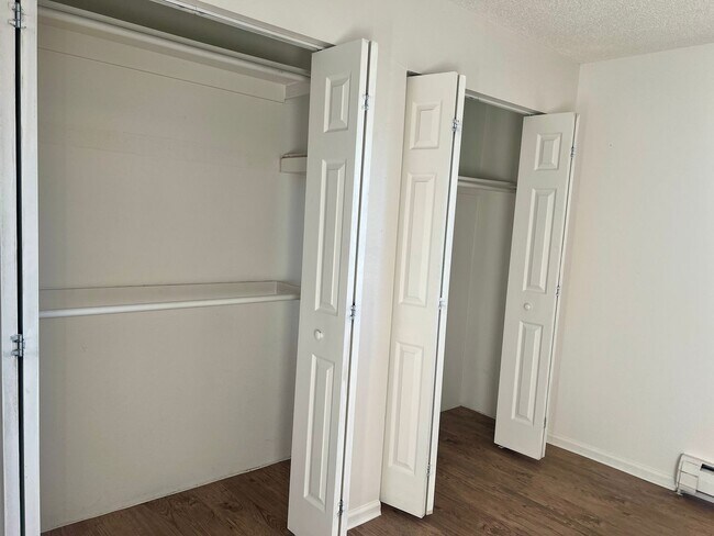 Building Photo - 1 bed Condo Available in SouthWest Denver! Top Floor!