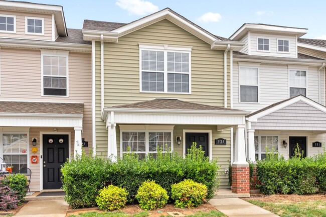 Building Photo - Updated Townhome near Tennova Hospital