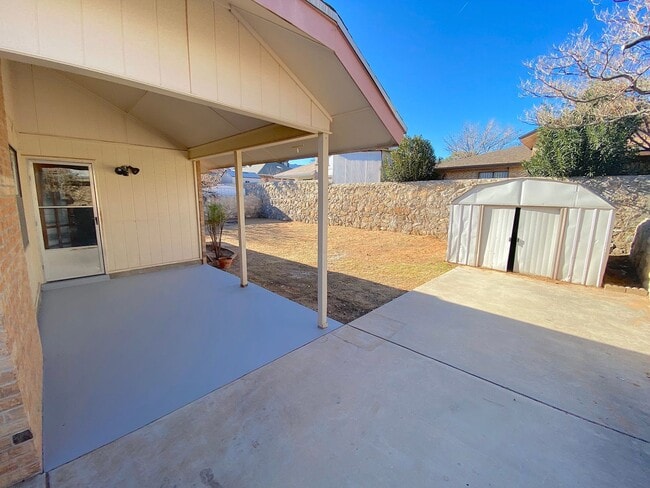 Building Photo - Northeast El Paso 3 bed2 bath