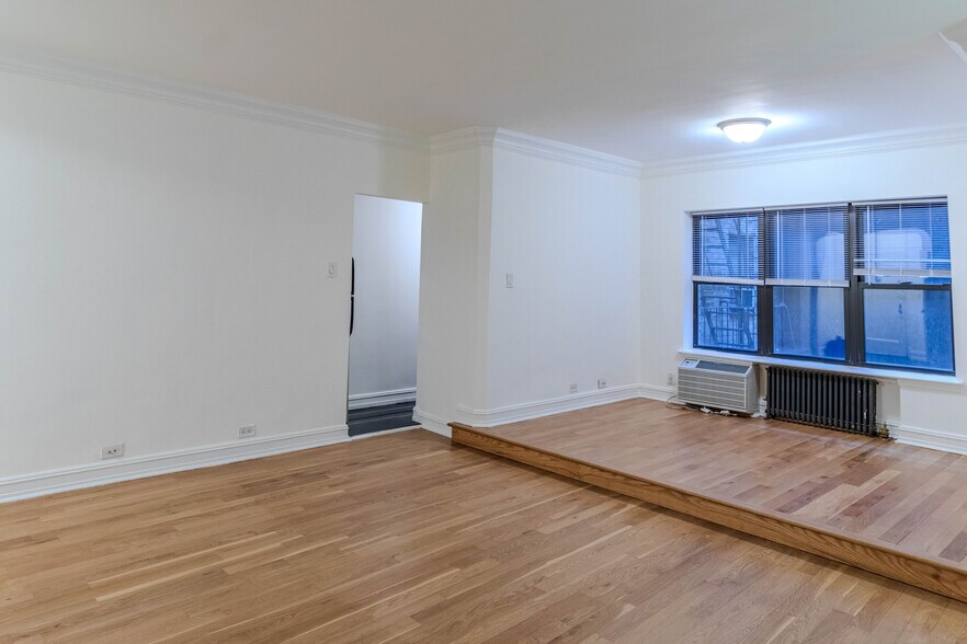 Building Photo - 340 E 50th St