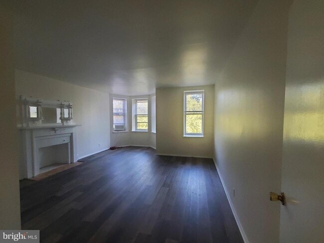 Building Photo - 2026 Mt Royal Terrace