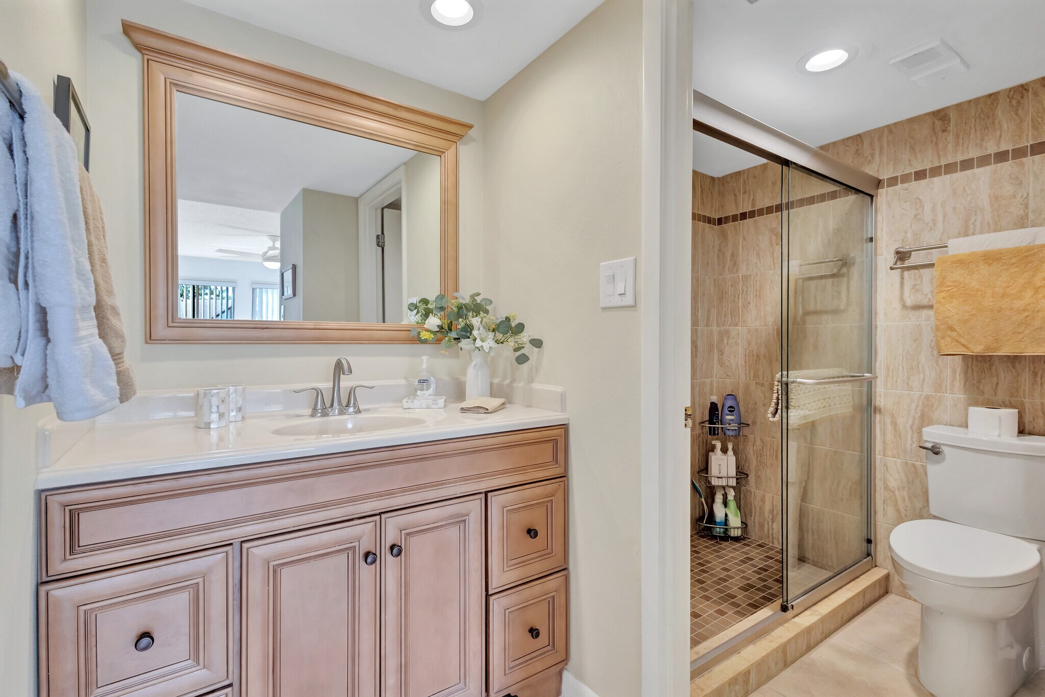 Master bathroom - 5224 Lake Village Dr