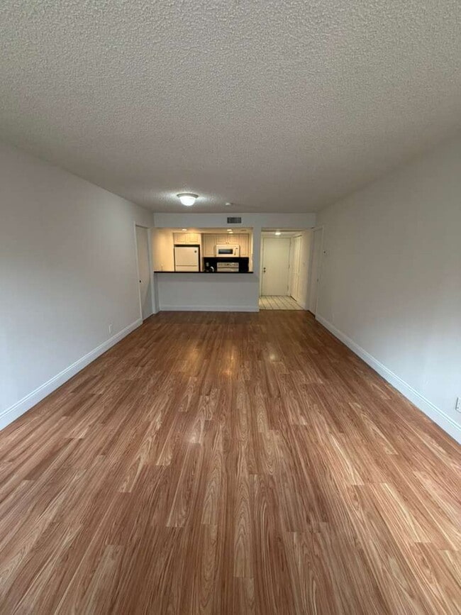 Building Photo - 8160 Geneva Ct