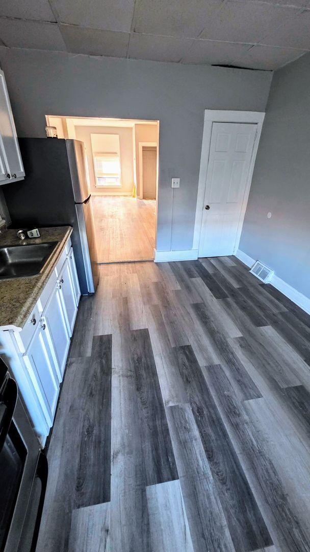 Building Photo - Beautiful Two Bedroom, Plus a Pass Through...