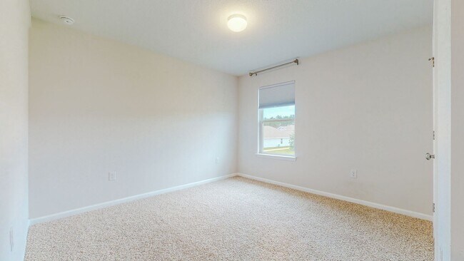 Building Photo - 5 Bedroom / 3 Bathroom Home  in Hammock Bay w/Fenced in Yard