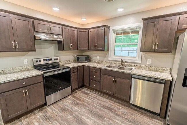 Building Photo - Eastern Eight- Bristol, VA- SFH