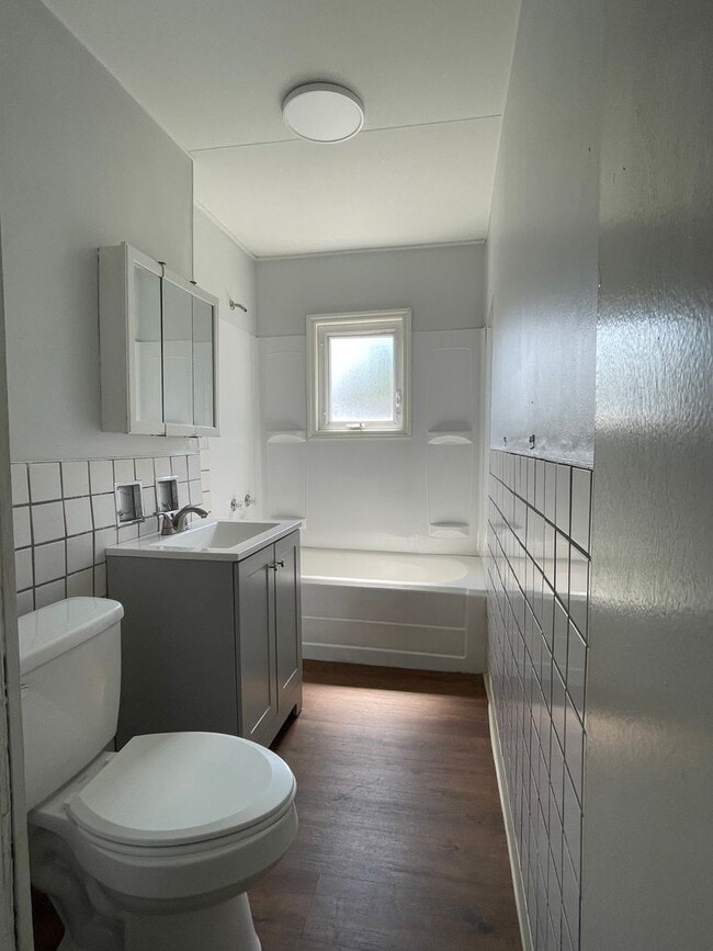 Building Photo - Charming 2 Bed / 1 Bath Single-Family Home...