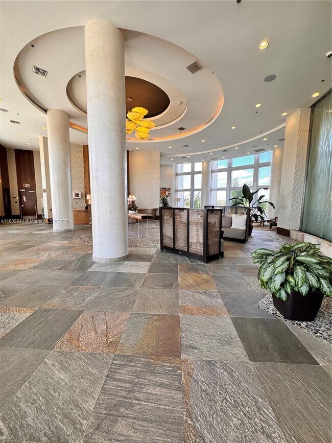 Building Photo - 2641 N Flamingo Rd