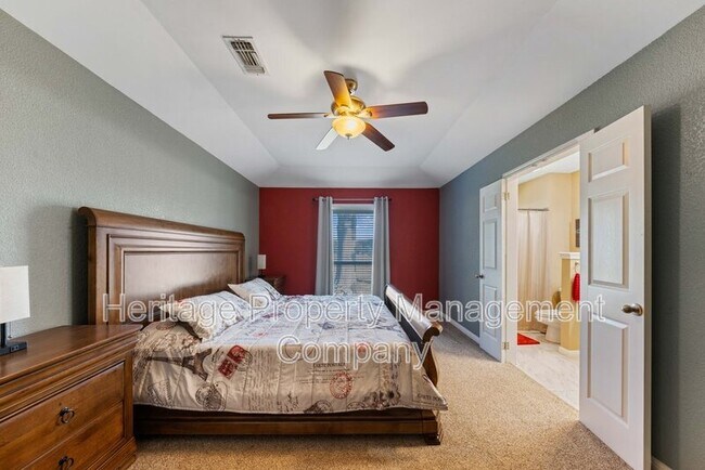 Building Photo - 1174 Mooncrest Dr
