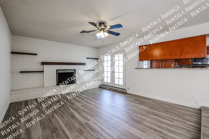 Building Photo - 10534 E Mercer Ln