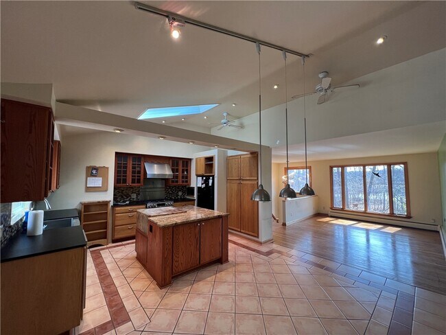 Building Photo - 340 Campbell Rd