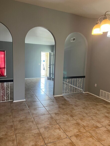 Building Photo - 12315 Constitution St