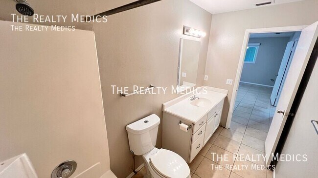 Building Photo - 1430 Monroe St