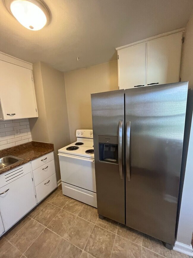 Building Photo - 3 Bedroom Home in Clintonville!