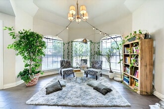 Building Photo - Exceptional Home in Arlington – Great Layout & Prime Location