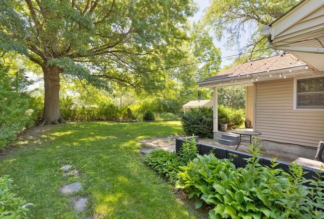 Building Photo - NEWLY UPDATED!! 3 Bedroom, 2 Bathroom Home in Des Moines!