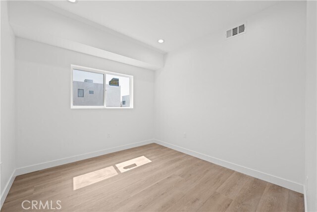 Building Photo - 648 N Boyle Ave