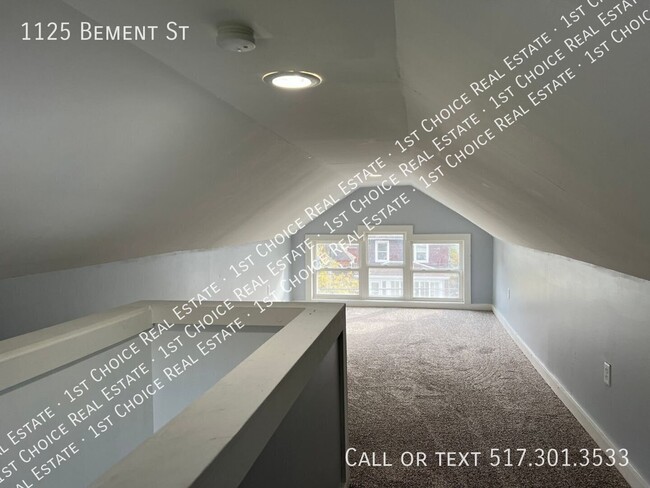 Building Photo - 1125 Bement St