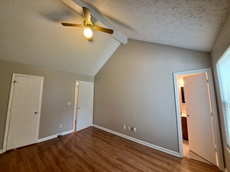 master bedroom - 7641 Saundersville Rd