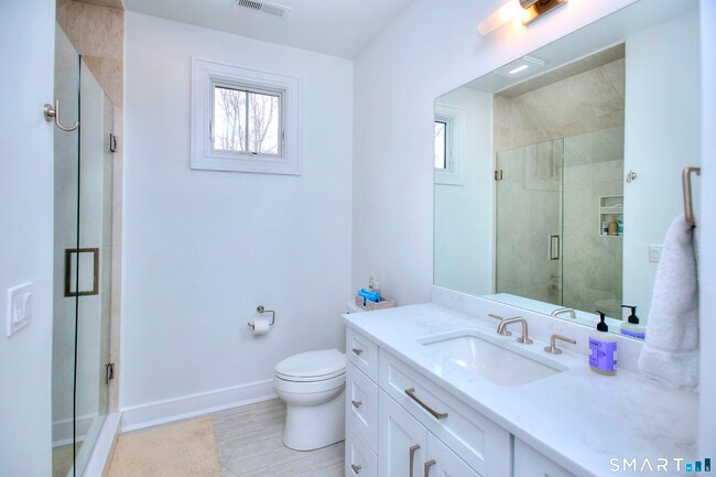 Building Photo - 32 Ridge Rd