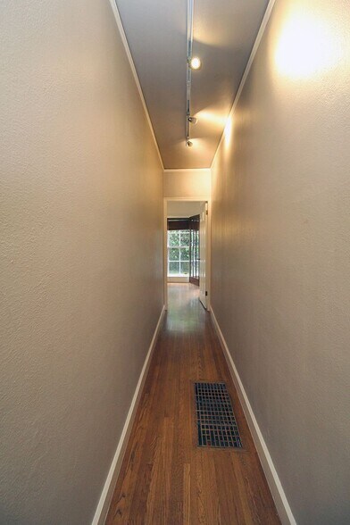 Building Photo - 2823 NE Tillamook St