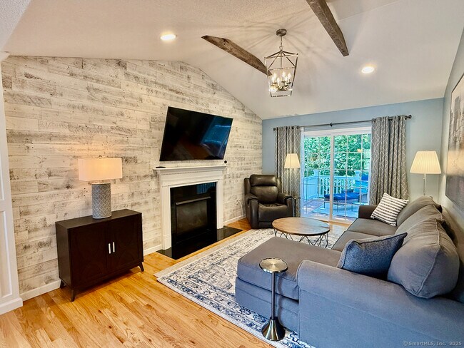 Building Photo - 28 Woodridge Dr