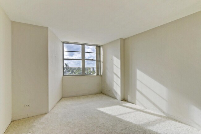 Building Photo - 2800 N Flagler Dr